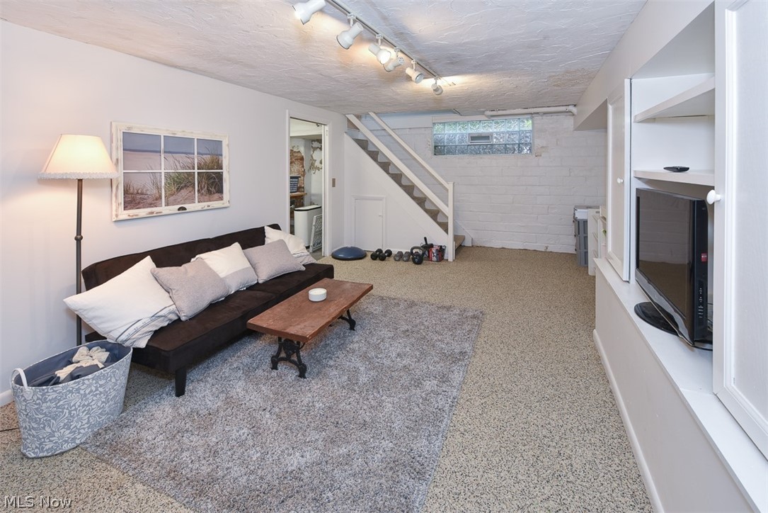 3076 Warrington Road Cleveland, OH 44120 - Photo 30 of 34 Gallery Image 30