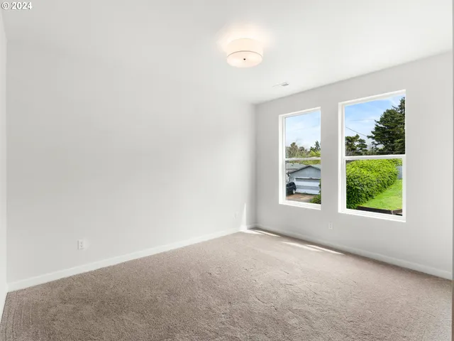 $1,199,900 | 331 Southeast Jetty Avenue, Lincoln City, OR 97367