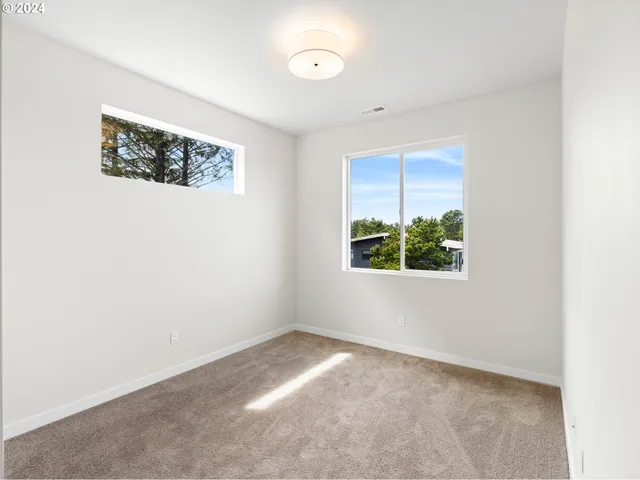 $1,199,900 | 331 Southeast Jetty Avenue, Lincoln City, OR 97367