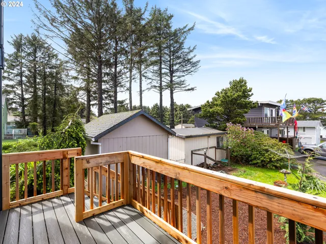 $1,199,900 | 331 Southeast Jetty Avenue, Lincoln City, OR 97367