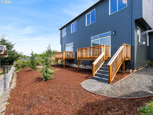 $1,199,900 | 331 Southeast Jetty Avenue, Lincoln City, OR 97367