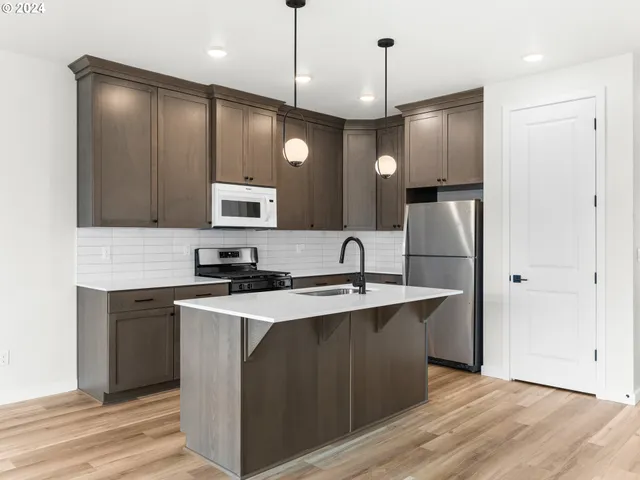 $1,199,900 | 331 Southeast Jetty Avenue, Lincoln City, OR 97367