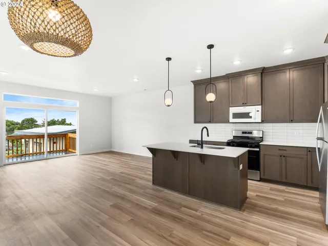 $1,199,900 | 331 Southeast Jetty Avenue, Lincoln City, OR 97367