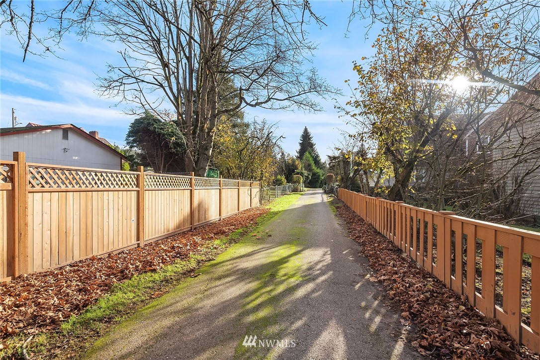 1405 North 34th Street Renton, WA 98056 - Photo 3 of 36