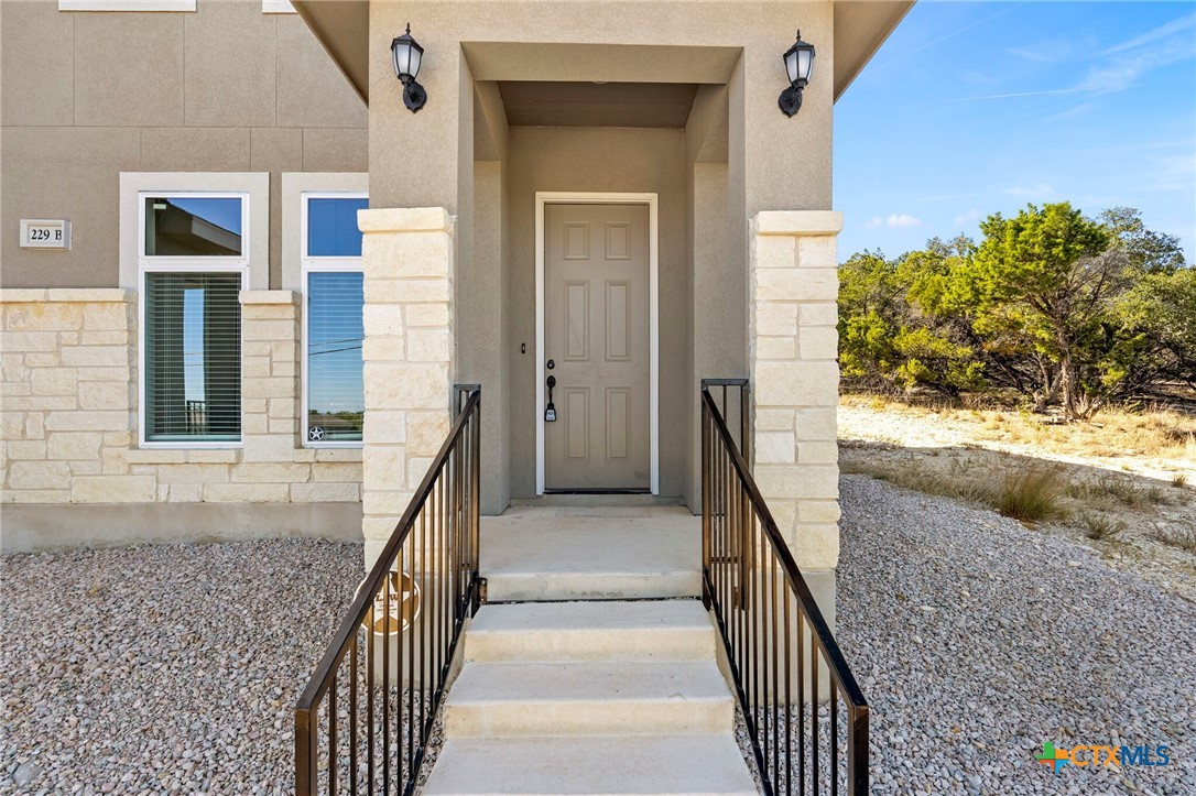 229 High Drive, Unit B Spring Branch, TX 78070 - Photo 2 of 22