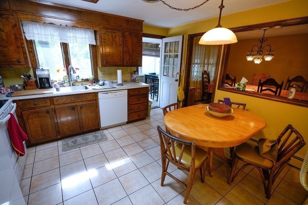 17 Old Farm Road Reading, MA 01867 - Photo 7 of 16