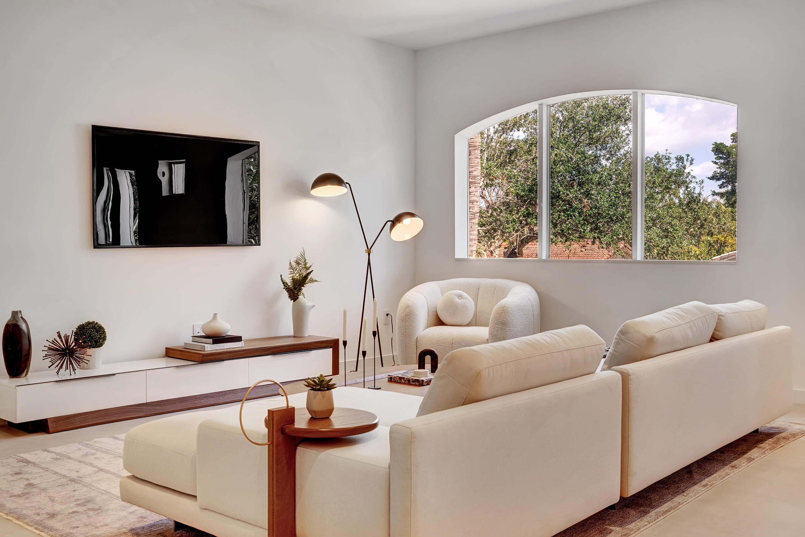 462 East Boca Raton Road Boca Raton, FL 33432 - Photo 2 of 43 Living Room