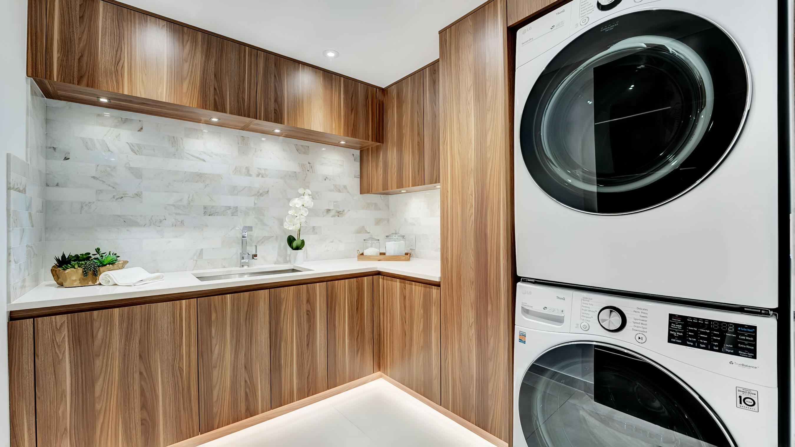 462 East Boca Raton Road Boca Raton, FL 33432 - Photo 23 of 43 Laundry