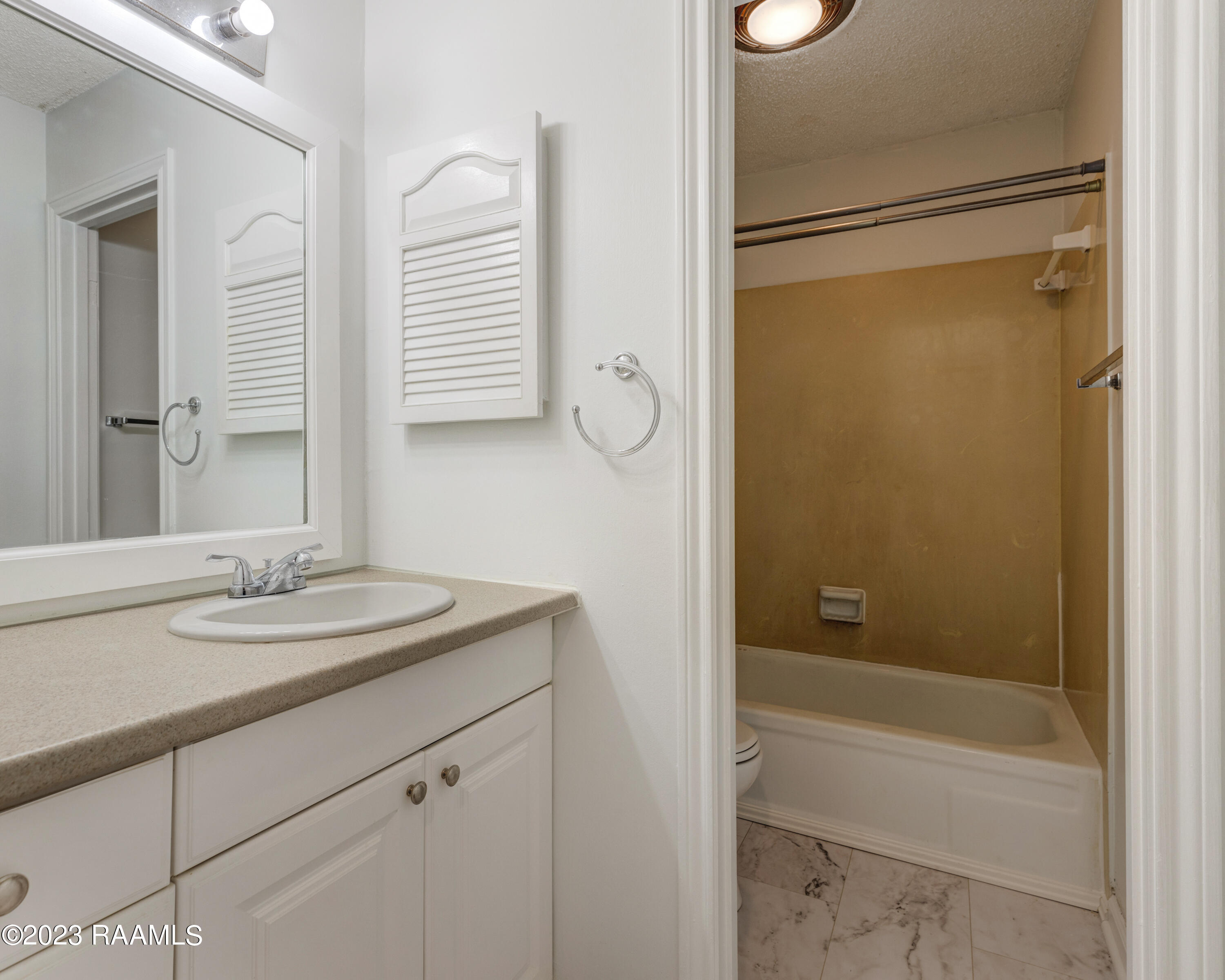 9 Morning Glory Square Lafayette, LA 70507 - Photo 9 of 15 Full Bathroom
