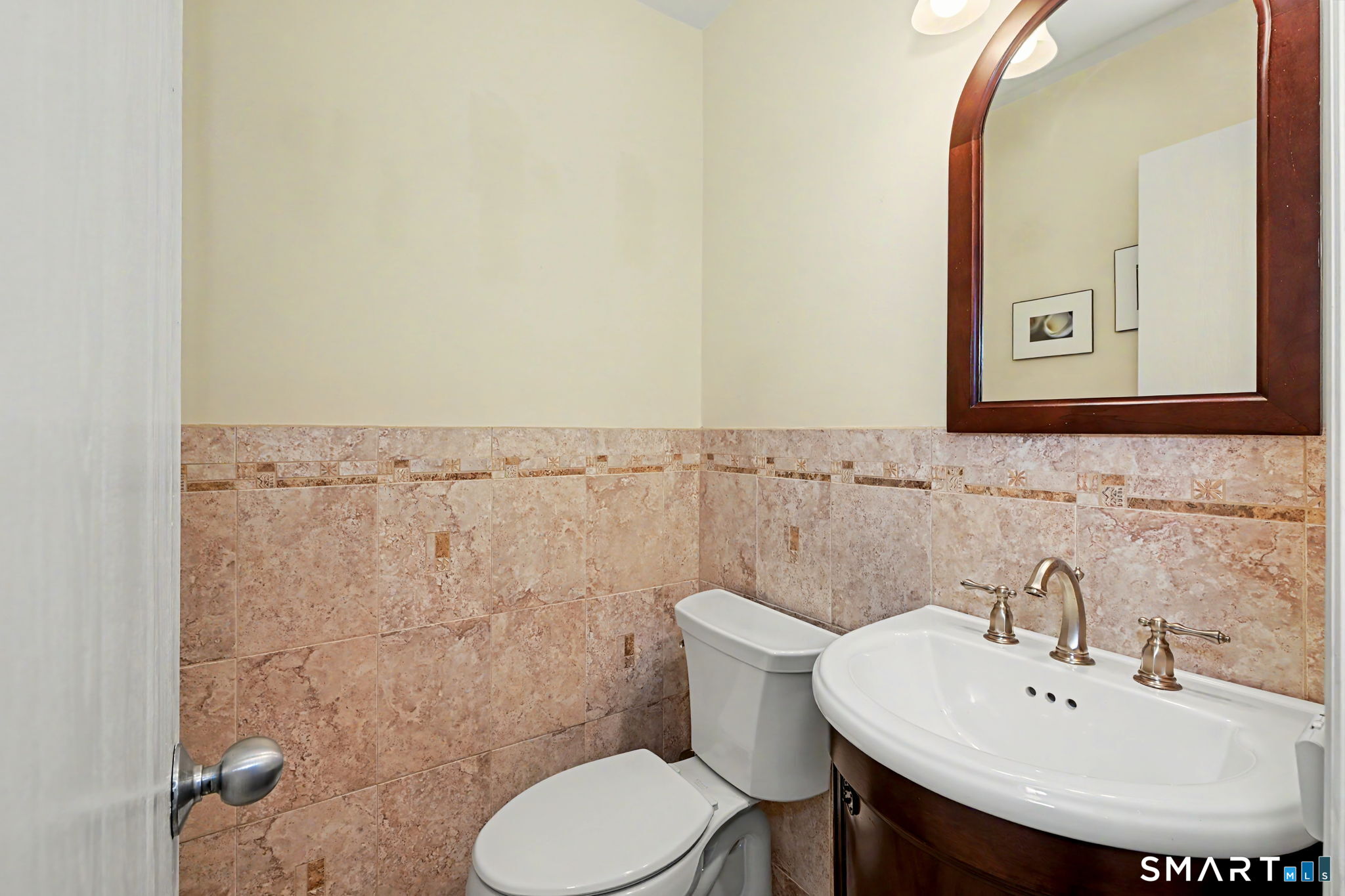 19 Colonial Road, Unit 8 Stamford, CT 06906 - Photo 12 of 21