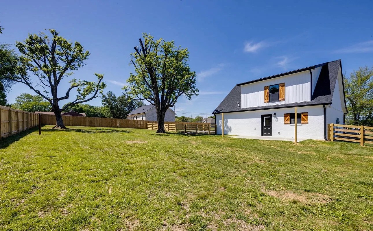 759 North Palmers Chapel Road White House, TN 37188 - Photo 2 of 4