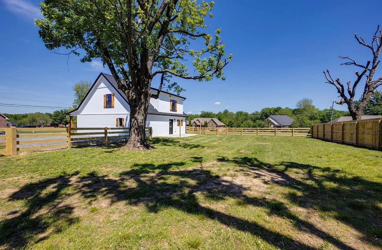 759 North Palmers Chapel Road White House, TN 37188 - Photo 4 of 4