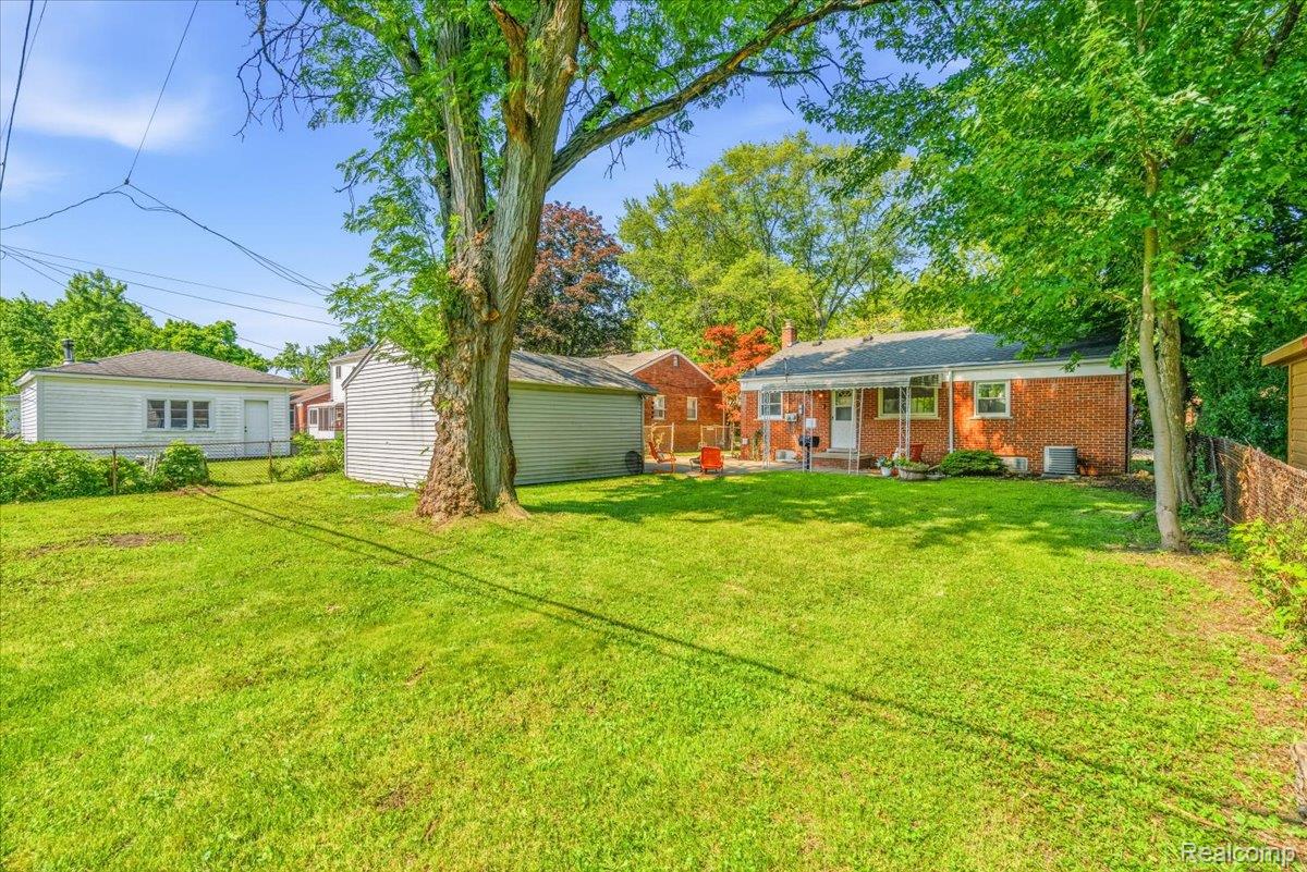 11802 Columbia Street Redford, MI 48239 - Photo 31 of 39 07-11802 Columbia St, Redford Township, MI, 48239 -2826.jpg