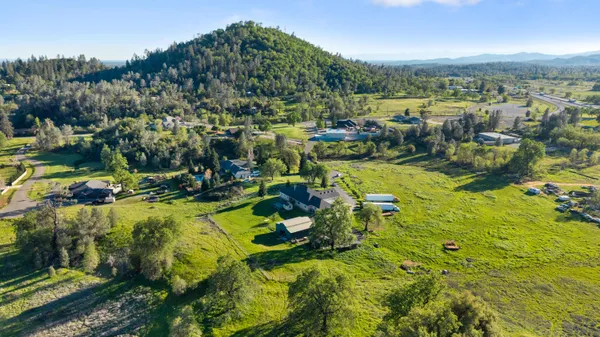 $1,199,999 | 14440 Sea Biscuit Court, Redding, CA 96003