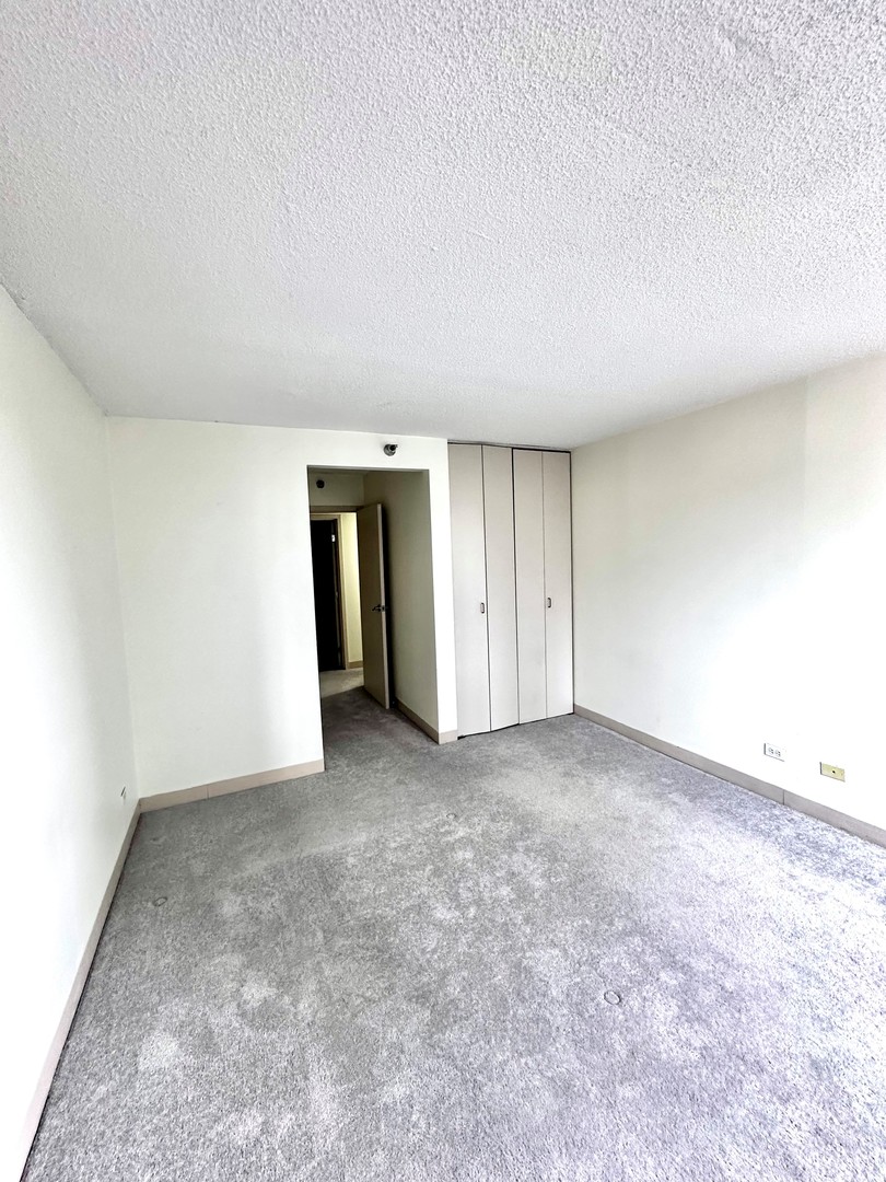 440 North Wabash Avenue, Unit 1704 Chicago, IL 60611 - Photo 6 of 6 an empty room with closet and natural light