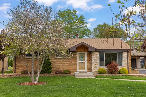 $320,000 | 8119 South 83rd Court, Justice, IL 60458
