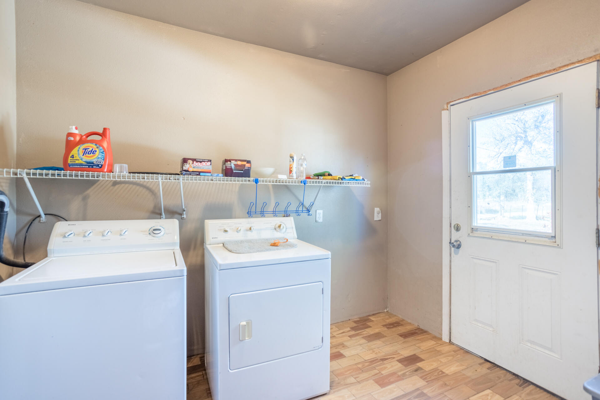 12141 Cinder Road Redding, CA 96003 - Photo 14 of 23 a utility room with dryer and washer