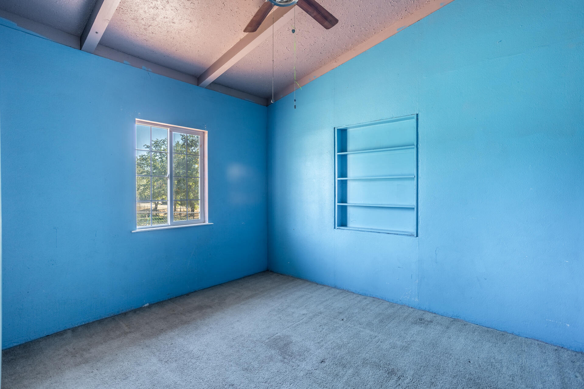 12141 Cinder Road Redding, CA 96003 - Photo 8 of 23 an empty room with windows