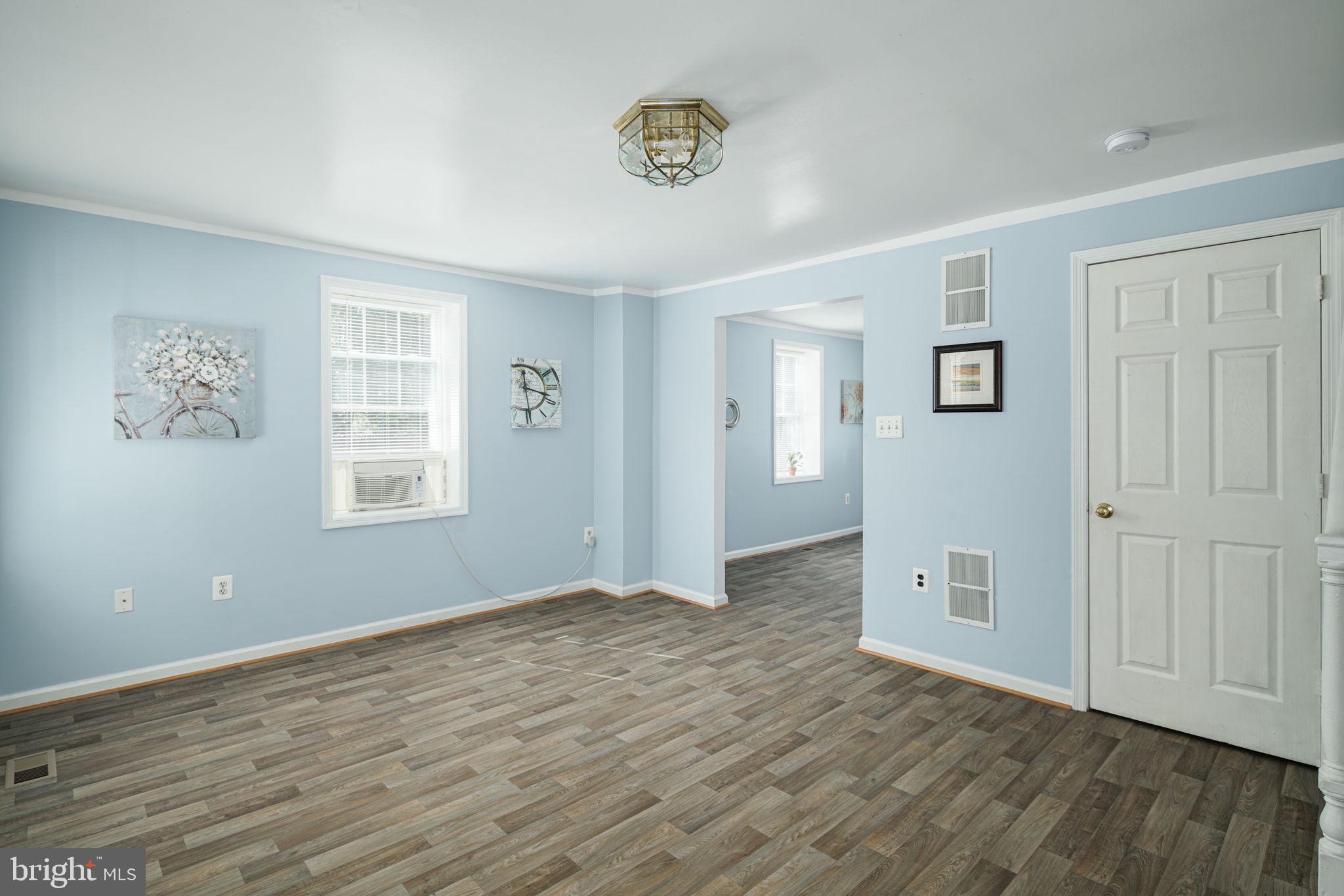 2965 North Congress Road Camden, NJ 08104 - Photo 17 of 29 Living Room