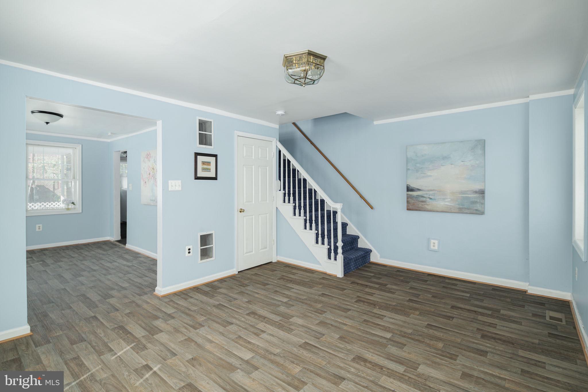 2965 North Congress Road Camden, NJ 08104 - Photo 4 of 29 Living Room