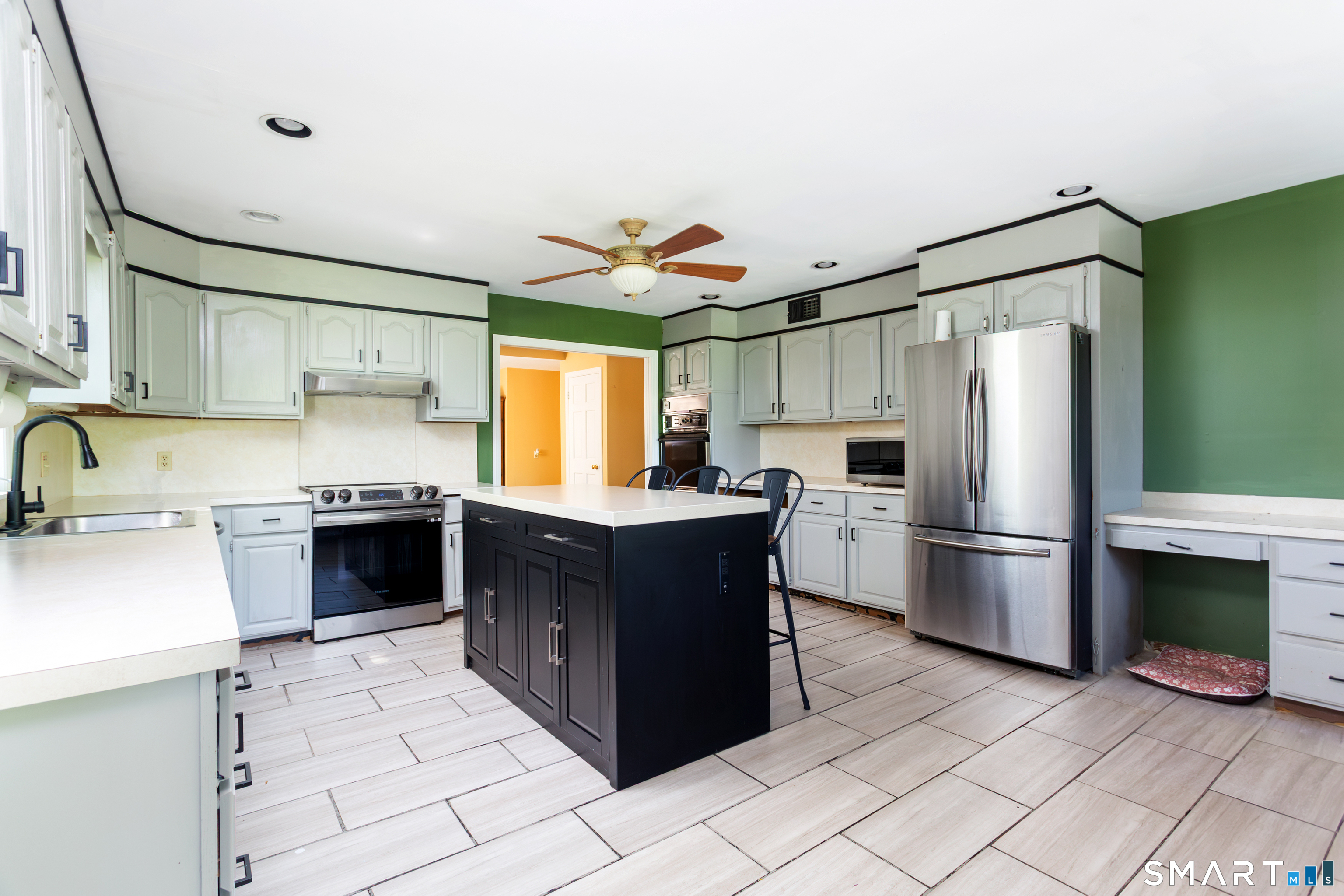 829 Scofieldtown Road Stamford, CT 06903 - Photo 8 of 34