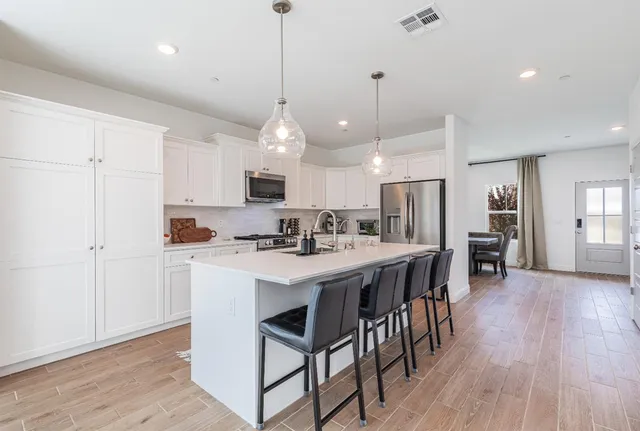 $575,000 | 379 Aria Avenue, Madera, CA 93636