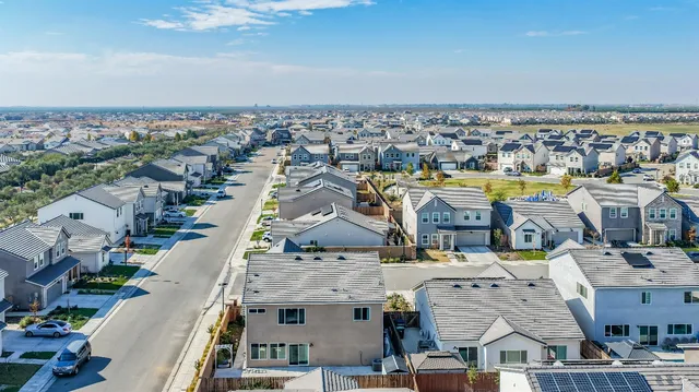 $575,000 | 379 Aria Avenue, Madera, CA 93636