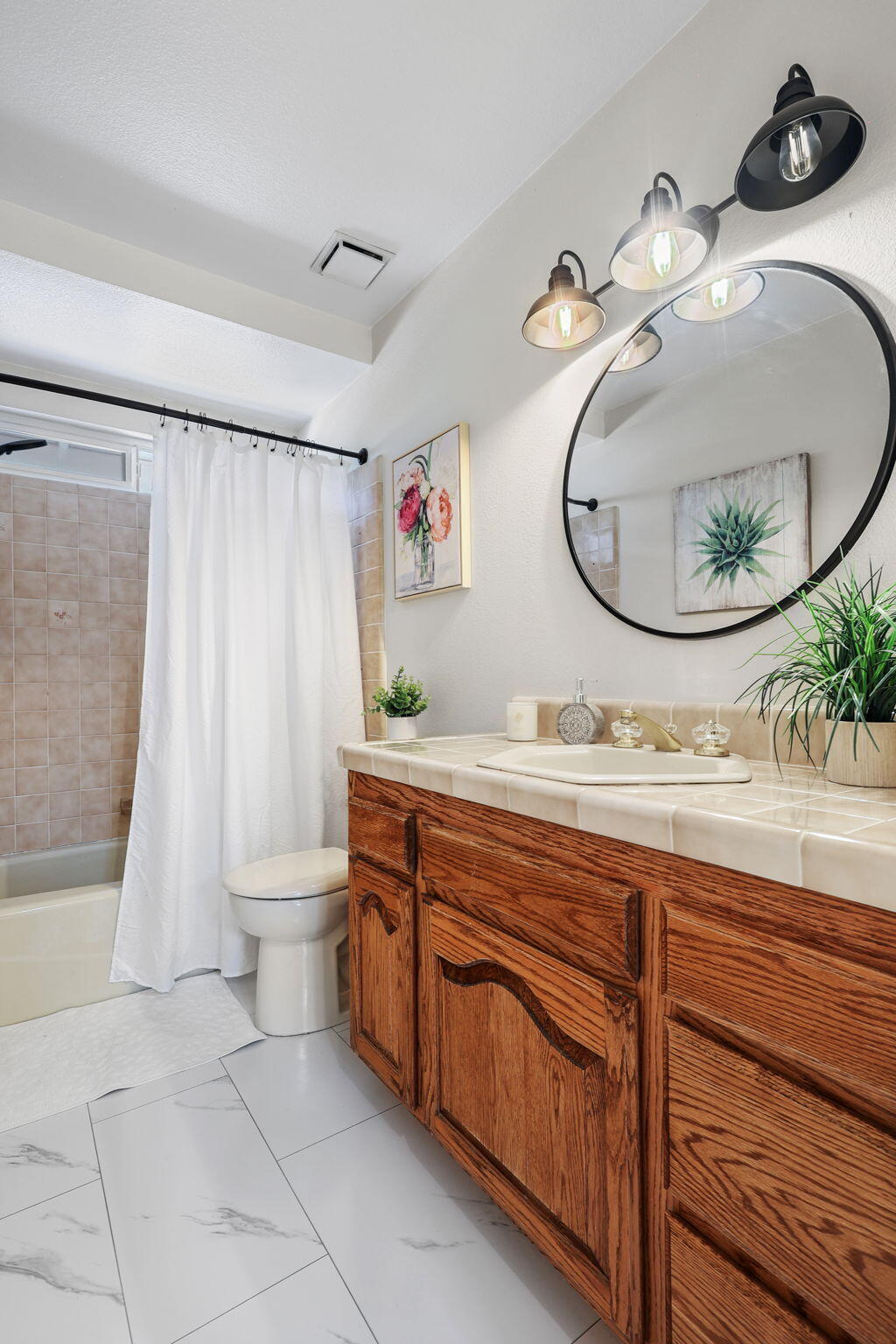 21791 Wilcox Road Red Bluff, CA 96080 - Photo 103 of 135 Hall Bathroom