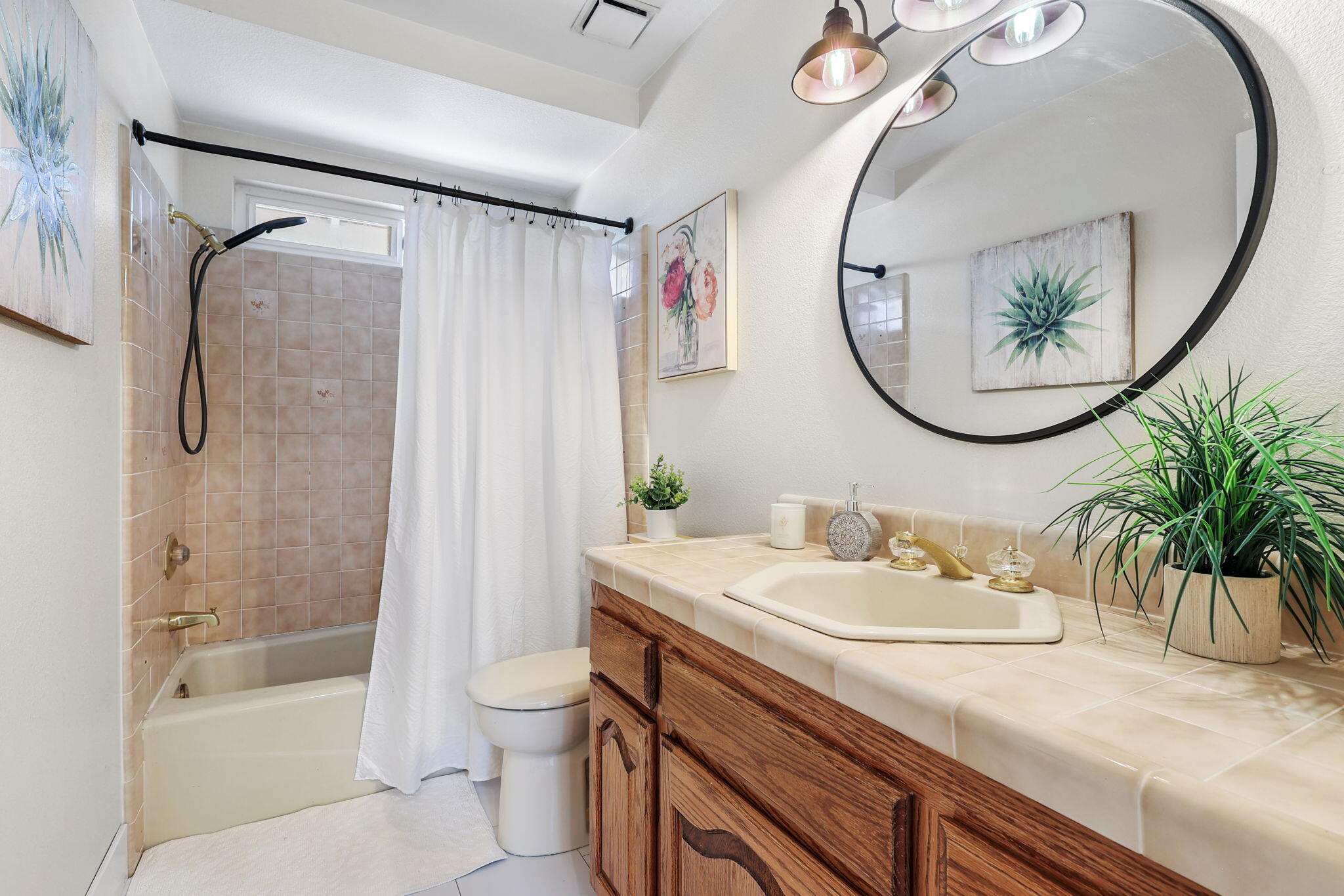 21791 Wilcox Road Red Bluff, CA 96080 - Photo 22 of 135 Hall Bathroom