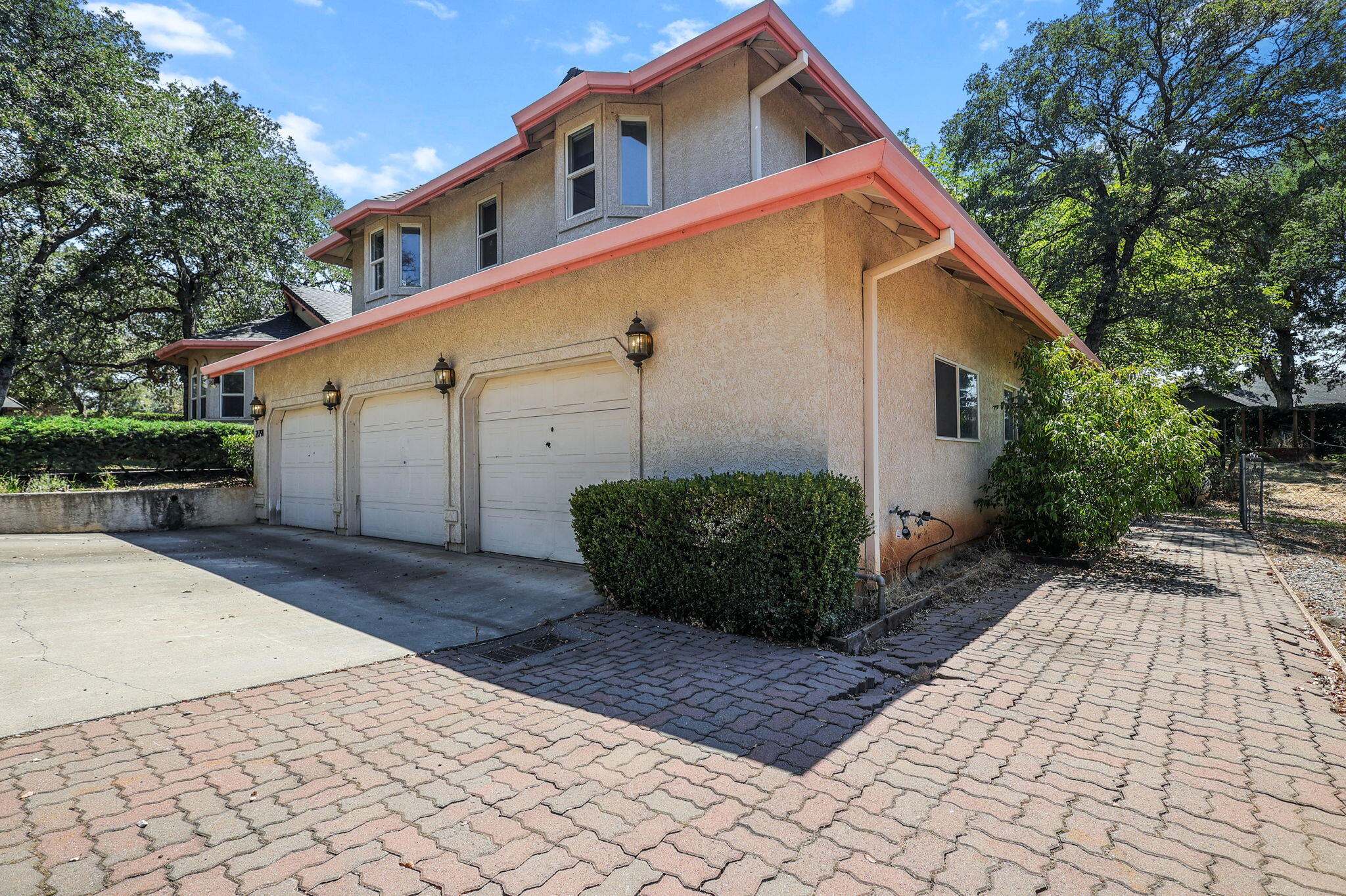 21791 Wilcox Road Red Bluff, CA 96080 - Photo 33 of 135 Driveway
