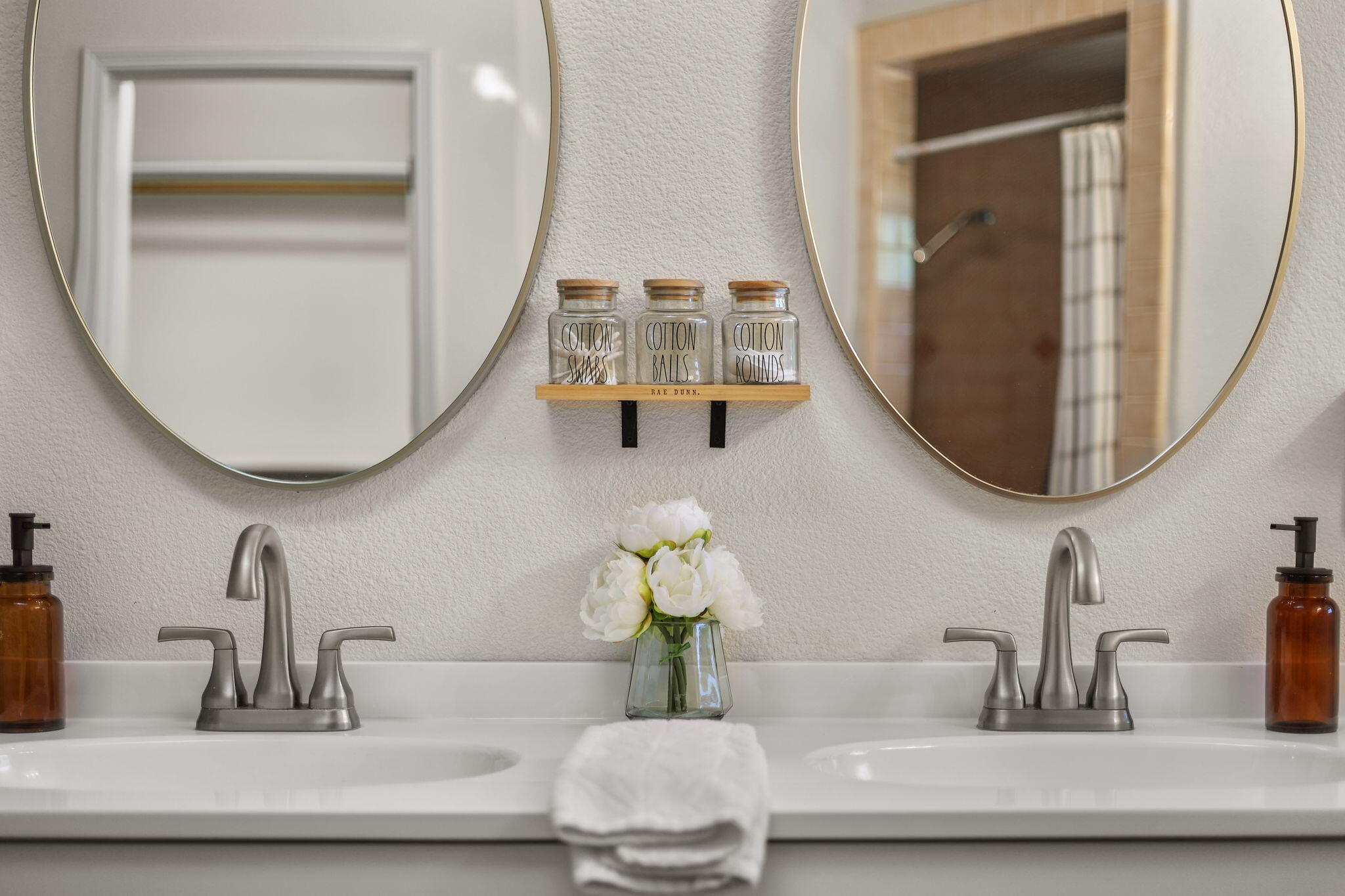 21791 Wilcox Road Red Bluff, CA 96080 - Photo 91 of 135 EnSuite Bathroom