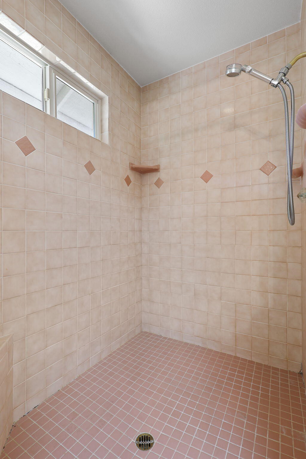 21791 Wilcox Road Red Bluff, CA 96080 - Photo 93 of 135 EnSuite Bath - Large Stall Shower