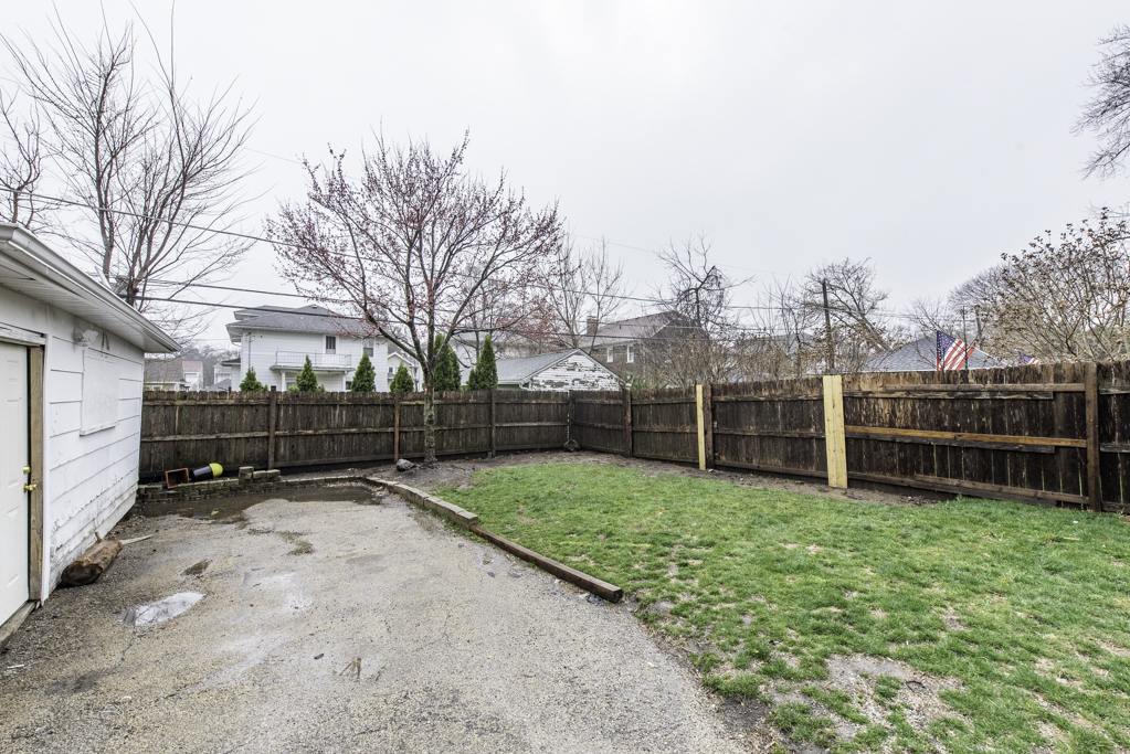 415 West Ridgeland Avenue, Unit 2 Waukegan, IL 60085 - Photo 5 of 25