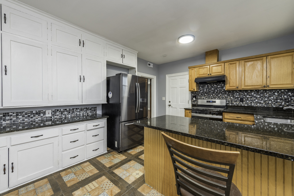 415 West Ridgeland Avenue, Unit 2 Waukegan, IL 60085 - Photo 7 of 25