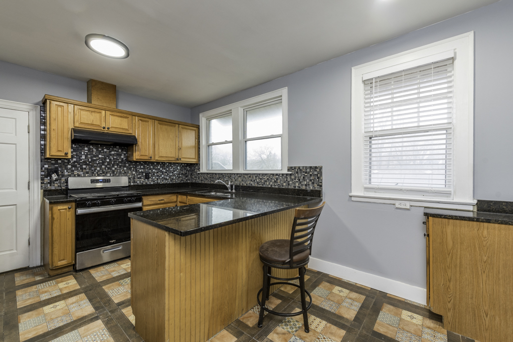 415 West Ridgeland Avenue, Unit 2 Waukegan, IL 60085 - Photo 8 of 25