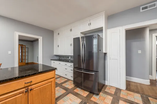 $2,200 | 415 West Ridgeland Avenue, Unit 2, Waukegan, IL 60085