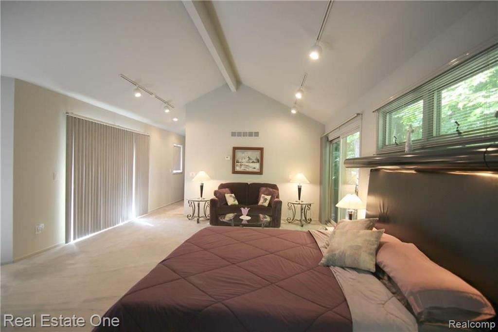 28053 Inkster Road Farmington Hills, MI 48334 - Photo 19 of 46