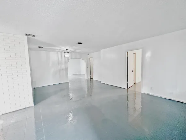 $3,000 | 207 Huron Place, West Palm Beach, FL 33409