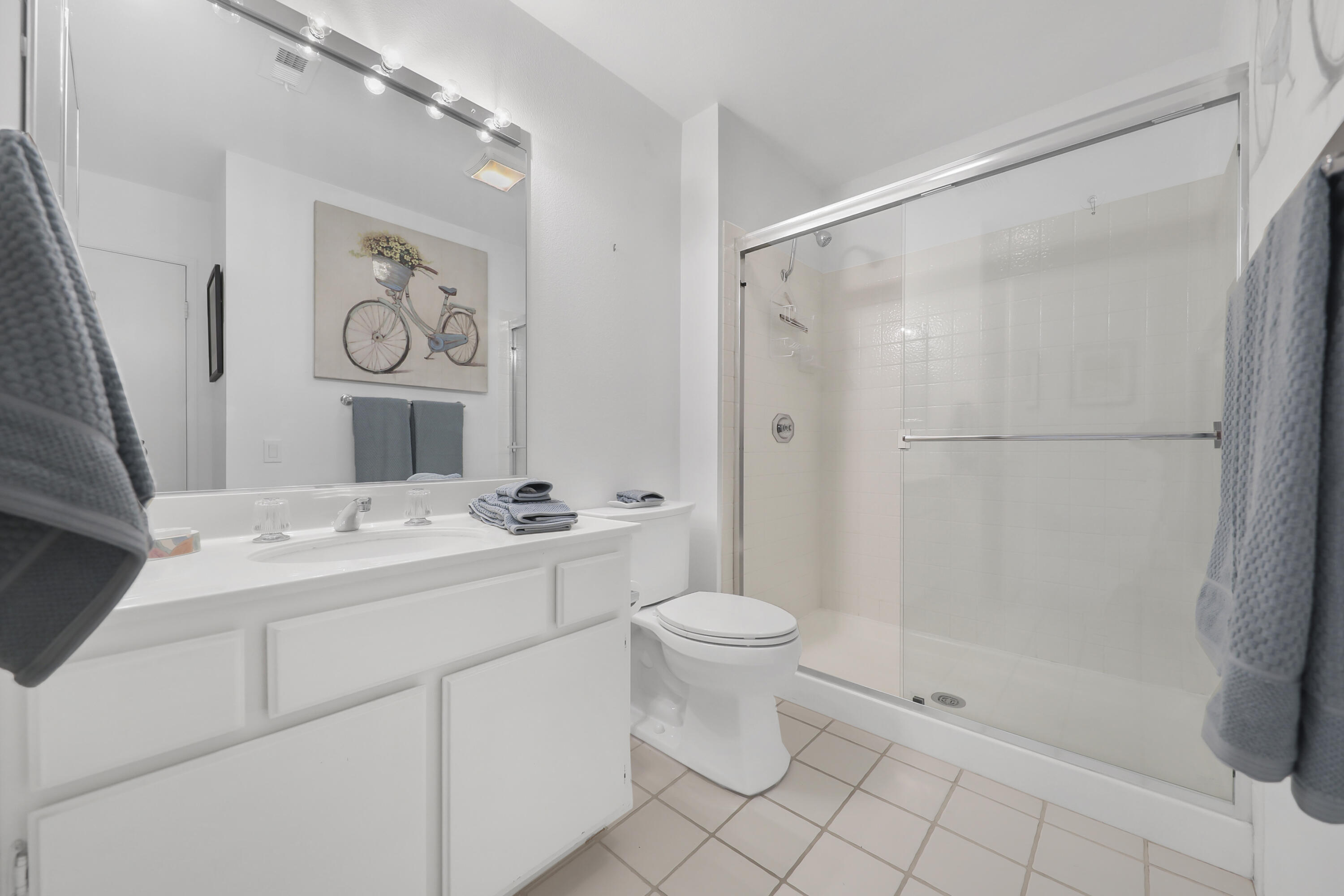 55359 Winged Foot La Quinta, CA 92253 - Photo 14 of 22 a bathroom with a sink toilet and shower