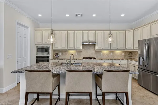 $1,150,000 | 3001 Aviamar Circle, Naples, FL 34114