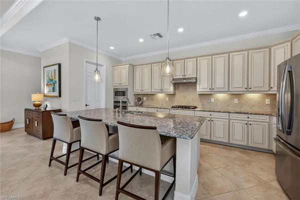 $1,150,000 | 3001 Aviamar Circle, Naples, FL 34114