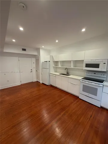 $2,395 | 3677 Poinciana Avenue, Unit 6A, Miami, FL 33133