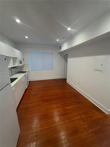 $2,395 | 3677 Poinciana Avenue, Unit 6A, Miami, FL 33133