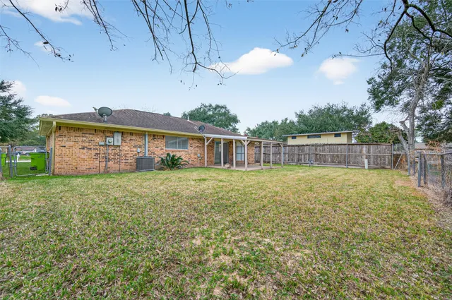 $235,000 | 2103 Briar Ridge Drive, Rosenberg, TX 77471