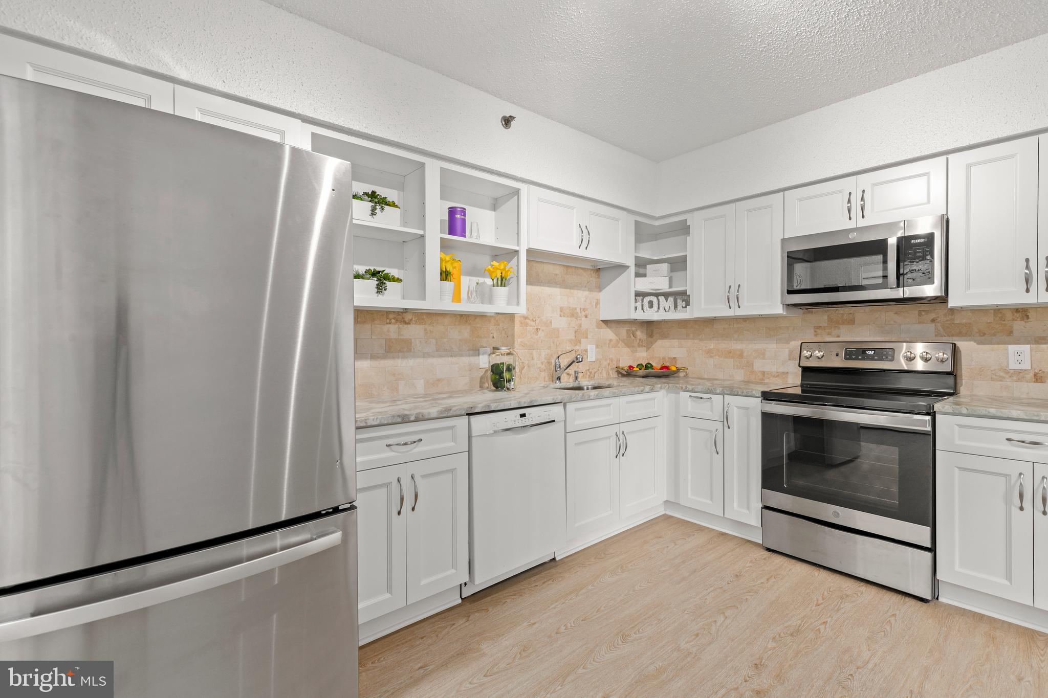 5505 Seminary Road, Unit 406N Falls Church, VA 22041 - Photo 3 of 35 SS 'GE' Kitchen appliances