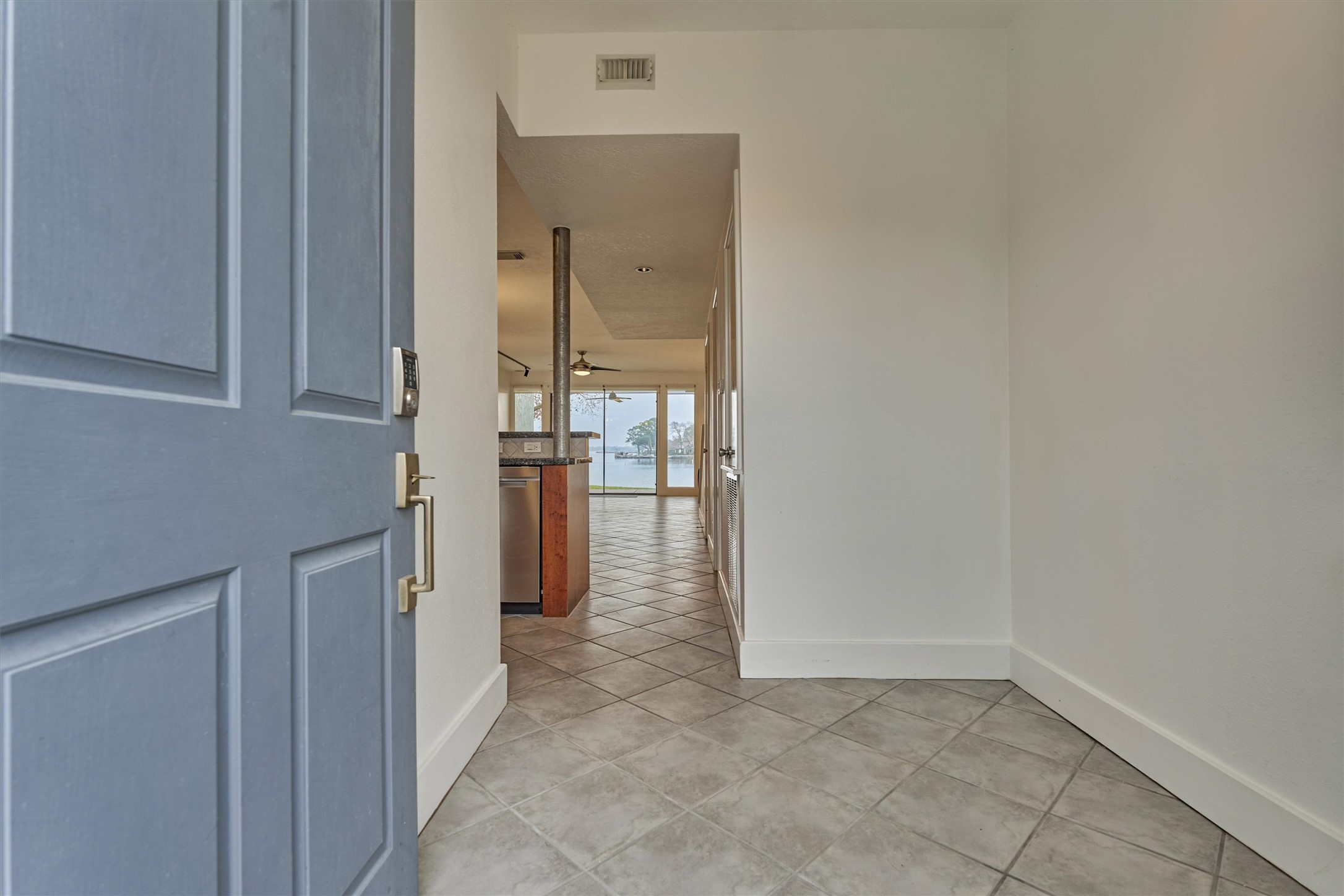 1427 Bowsprit Point Willis, TX 77318 - Photo 9 of 47 This townhome has a designated entry way with tile flooring, neutral paint and space for a bench, table, or your own mud room design..