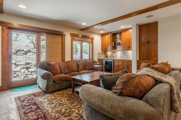 $2,850,000 | 2124 Forest Trail, Mammoth Lakes, CA 93546