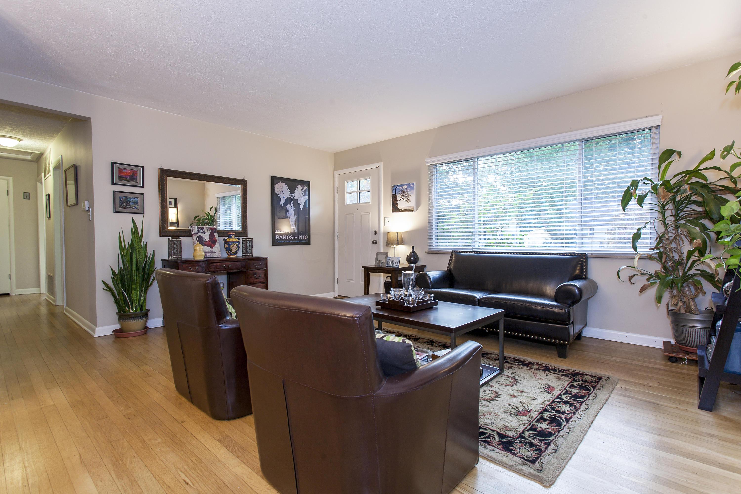 2541 Nottingham Road Columbus, OH 43221 - Photo 10 of 25