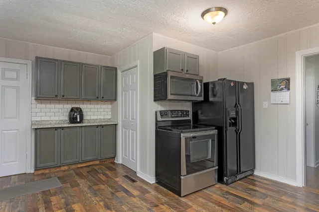 $359,000 | 161 South Hillcrest Drive, Spring City, TN 37381