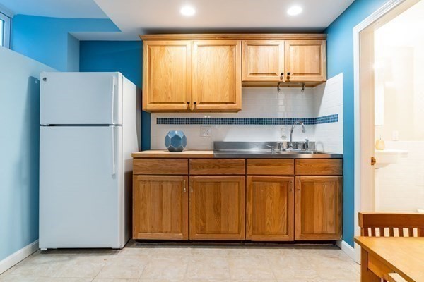 41 Winthrop Road, Unit 41 Brookline, MA 02445 - Photo 29 of 35